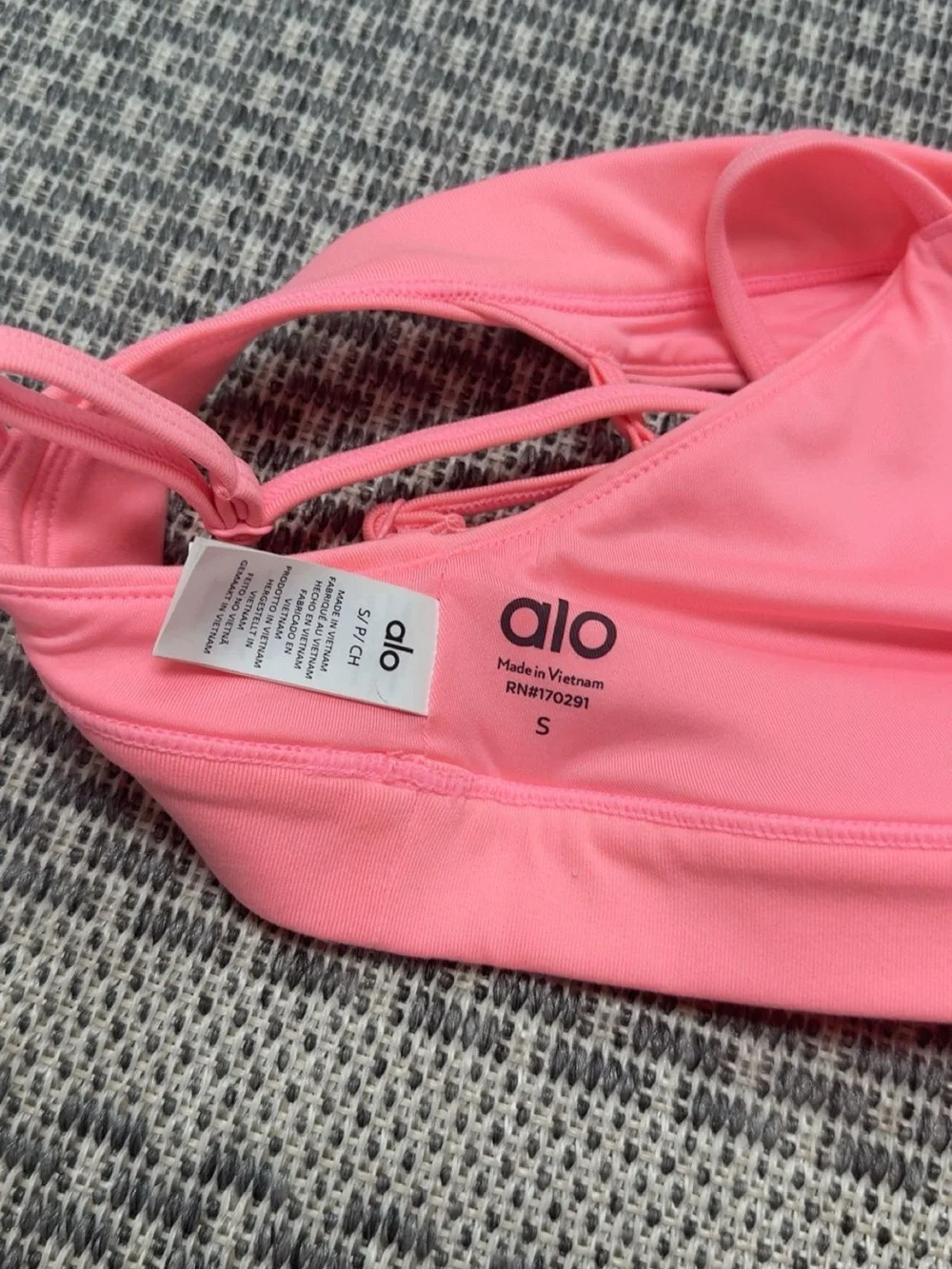 Alo Yoga Splendor Bra in Neon Bubblegum